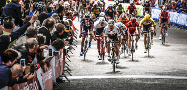 Andre Greipel wins stage 2